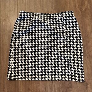 SHEIN Black and White Houndstooth Pattern Top